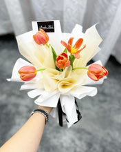 Load image into Gallery viewer, Prestige Bouquet To You (Tulip Orange Series-5 Stalks Style Wrap Design)