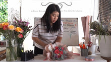 Load image into Gallery viewer, Basic FRONT FACADE Style Floral Arrangement Bouquet Making