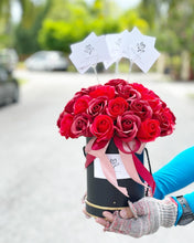 Load image into Gallery viewer, Everlasting Soap Flower Box To You - 33 Roses (Red Design)