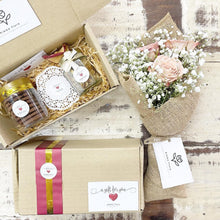 Load image into Gallery viewer, Premium Signature Bouquet To You (Cappuccino Roses Baby Breath Design)