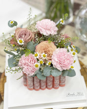 Load image into Gallery viewer, Cake Style Flower Money Box To You (Pink Mixture Flower In Transparent Box Design)