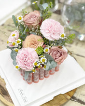 Load image into Gallery viewer, Cake Style Flower Money Box To You (Pink Mixture Flower In Transparent Box Design)