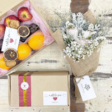 Load image into Gallery viewer, Premium Signature Bouquet To You (Webtminster Abbey Roses Silver Leaf Design)