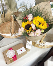 Load image into Gallery viewer, Signature Bouquet To You@Sunflower Design