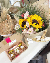Load image into Gallery viewer, Signature Bouquet To You@Sunflower Design
