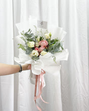 Load image into Gallery viewer, Prestige Wrap Bouquet : Roses, Berry, Pandanus, Eucalyptus, Thalapsi