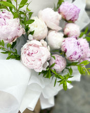 Load image into Gallery viewer, Prestige Bouquet To You (Peonies Style Wrap To You)
