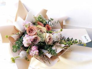 Prestige XL Bouquet To You (Quicksand Roses, Cappuccino Roses, Mathiolla, Snow Flake, Eucalyptus, Trachymene, Amnimajus)