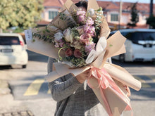 Load image into Gallery viewer, Prestige XL Bouquet To You (Quicksand Roses, Cappuccino Roses, Mathiolla, Snow Flake, Eucalyptus, Trachymene, Amnimajus)
