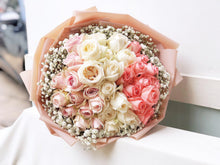 Load image into Gallery viewer, Prestige XL Bouquet To You Round Ombré Pink White 33 Roses
