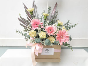 Flower Box To You (Daisy, Carnation, Eucalyptus, Statice, Casphia )