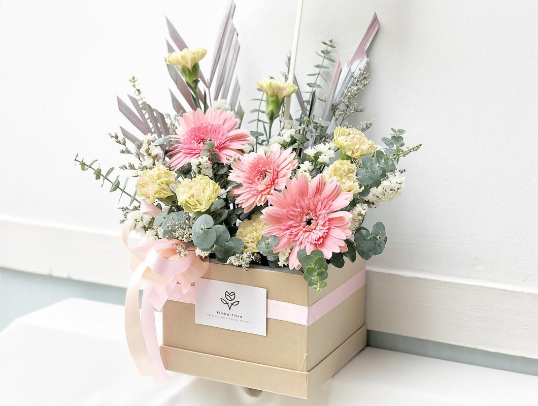 Flower Box To You (Daisy, Carnation, Eucalyptus, Statice, Casphia )