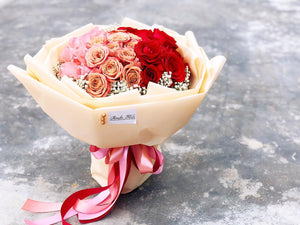 Prestige XL Bouquet To You Round Ombré Pink Warm Red 33 Roses