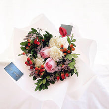 Load image into Gallery viewer, Prestige Wrap Bouquet (Roses, Berry, Pandanus, Eucalyptus)
