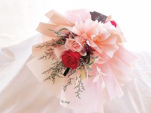 Prestige Wrap Bouquet (Roses, Steel Grass, Casphia)