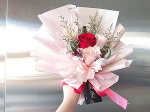 Prestige Wrap Bouquet (Roses, Steel Grass, Casphia)