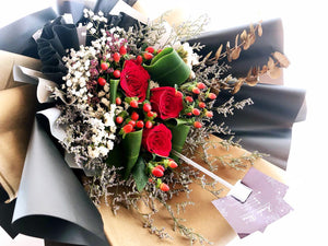 Prestige Bouquet To You (Roses, Pandanus, Casphia, Baby Breathe)