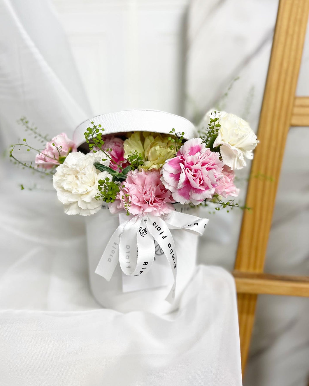 Signature Hatbox Flowers To You (Fresh Pretty Pastel Design)