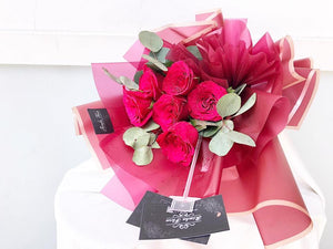 Prestige Wrap Roses To You (6 Roses Maroon Wrap)