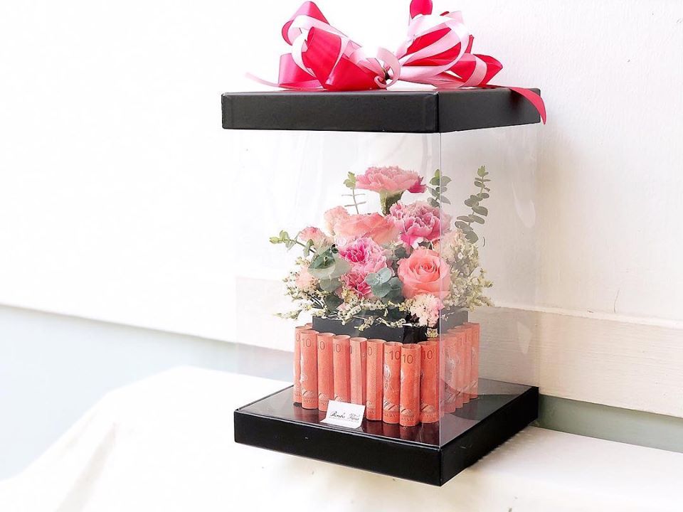 Cake Style Flower Money Box To You (Pink Mixture Flower In Black Box Design)