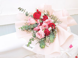 Prestige Wrap Roses To You (Red Pink Roses Pink Wrap)