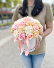 Load image into Gallery viewer, Everlasting Soap Flower Box To You - 33 Roses (Roses &amp; Carnation Pastel Champagne Coral)
