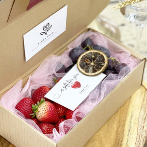 Fruity Gift Box To You (Strawberry & Red Grapes)