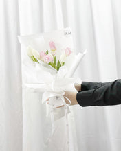 Load image into Gallery viewer, Prestige Bouquet To You (Tulip White Pink Series-8 Stalks White Pink Style Wrap Design)
