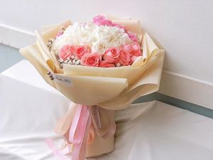 Prestige XL Bouquet To You Round Ombré Pink White 33 Roses