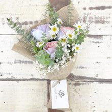 Load image into Gallery viewer, Premium Signature Bouquet To You (Roses Pearl Hana White Design)

