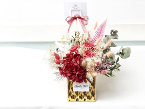 Preserved Flowers Vase To You (3 Roses & Hydrangea Design Red)