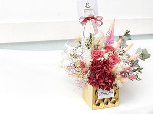 Preserved Flowers Vase To You (3 Roses & Hydrangea Design Red)