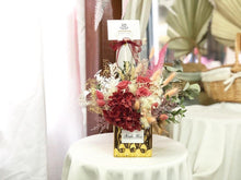 Load image into Gallery viewer, Preserved Flowers Vase To You (3 Roses &amp; Hydrangea Design Red)
