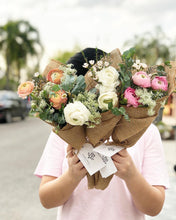 Load image into Gallery viewer, Exclusive Signature Bouquet To You (Ranunculus White Design)
