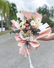 Load image into Gallery viewer, Premium Prestige Bouquet To You (Cappuccino Roses, Chamomile, Butterfly Ranunculus,  Eucalyptus Style Wrap )
