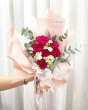 Load image into Gallery viewer, Prestige Bouquet To You (Red Roses Chamomile Pink Wrap Bouquet To You)
