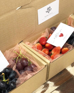 Fruity Gift Box To You (Strawberry & Red Grapes)