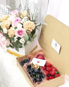 Fruity Gift Box To You ( Plum, Red Grapes, Blueberry, Strawberry)