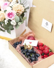 Load image into Gallery viewer, Fruity Gift Box To You ( Plum, Red Grapes, Blueberry, Strawberry)
