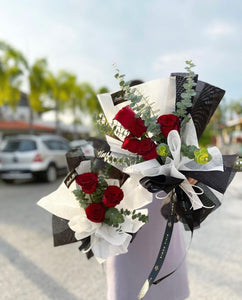 Prestige Bouquet To You - Kenya Red Roses Guni Black Design