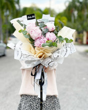 Load image into Gallery viewer, Prestige Bouquet To You (Peonies Style Wrap To You)
