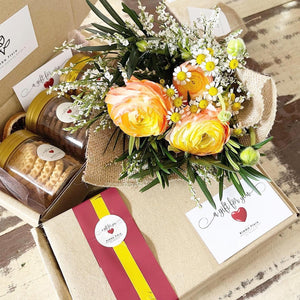 Exclusive Signature Bouquet To You (Ranunculus Orange Design)(Seasonal Flower)