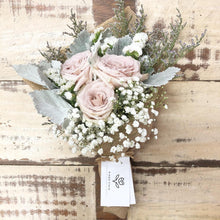 Load image into Gallery viewer, Exclusive Signature Bouquet To You (Quicksand Roses Silver Leaf Design)
