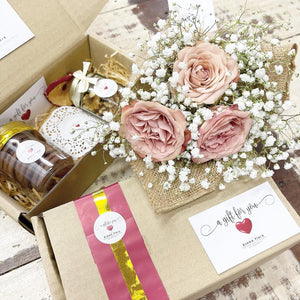 Premium Signature Bouquet To You (Cappuccino Roses Baby Breath Design)