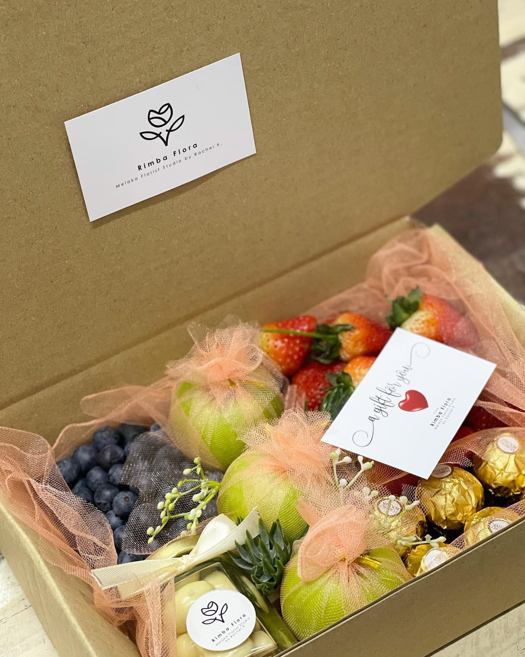 Fruity Chocolates Gift Box To You ( Green Apples, Blueberry, Strawberry, Ferraro Rocher, White Chocolates)
