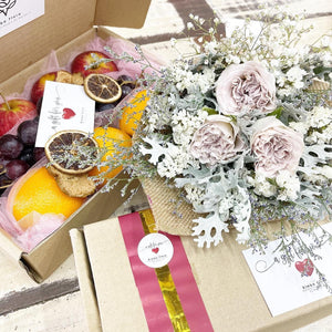 Premium Signature Bouquet To You (Webtminster Abbey Roses Silver Leaf Design)