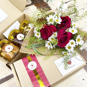 Premium Signature Bouquet To You (Red Roses Thalapsi Design)