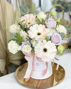 Flower Box To You (Daisy, Roses, Eucalyptus, Statice, Casphia )