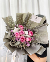 Load image into Gallery viewer, Prestige Bouquet To You (Cherry Pink Roses Chamomile Greyish Wrap Bouquet To You)
